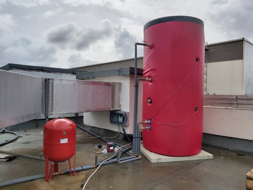 Collecteur solaire thermique 1000 litres Dakar Ecole Américaine