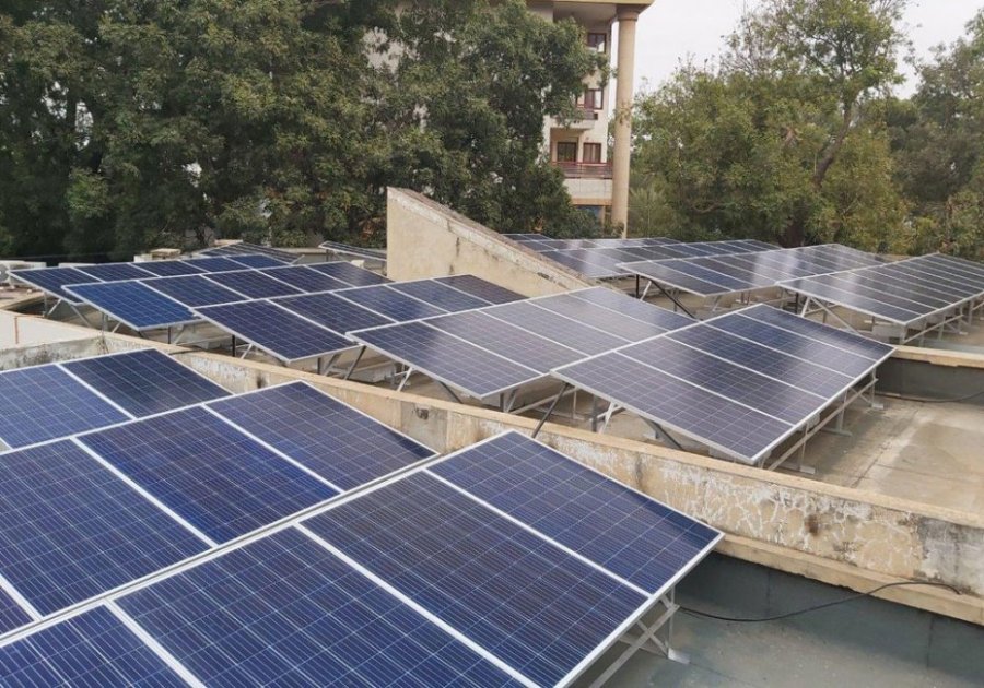24.65 Kwc de modules solaire sur châssis aluminium, agence bancaire Thiès